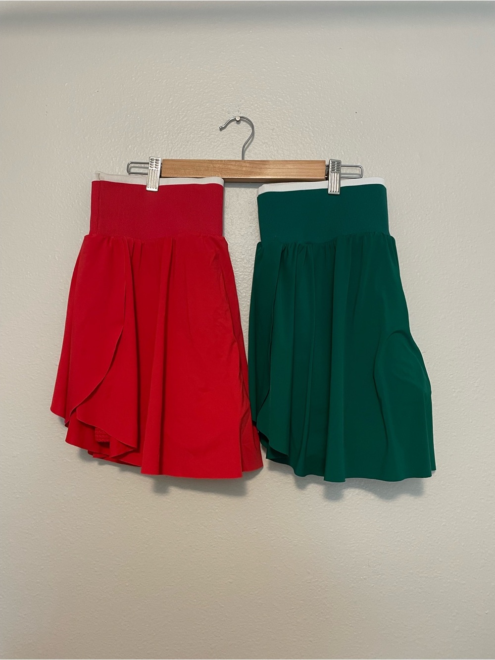 all in motion 2 pair Red and Green Pleated-Waist Skorts